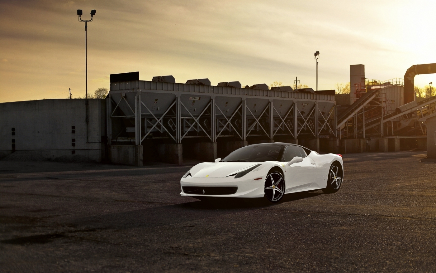高清晰白色法拉利Ferrari豪车桌面壁纸下载