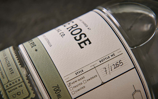 澳大利亚Archie Rose阿奇玫瑰蒸馏水杜松子酒包装设计-体验真正的谷物酒,360度凹标签很有特色---酷图编号2