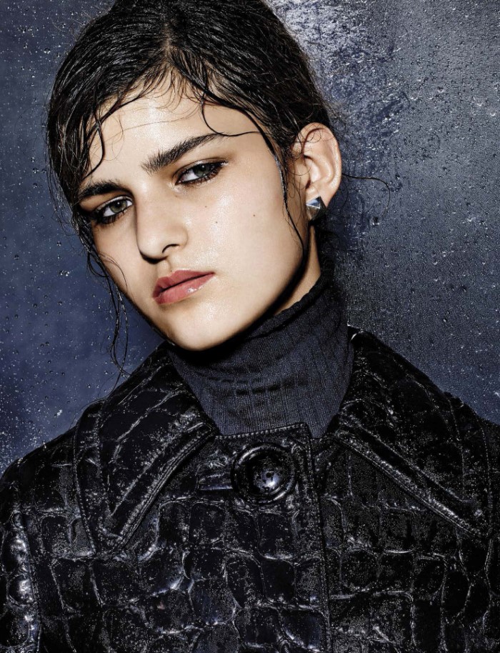 阿斯特丽德赫勒-“一个坚强美丽的女孩”-意大利VOGUE时尚2015年十一月---酷图编号1