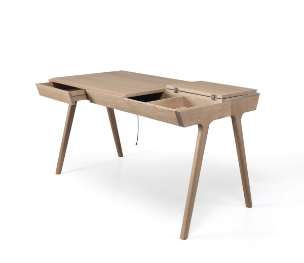 METIS实木书桌-配有充足的存储空间-配备有三个抽屉双盖子部分,以及两个皮革配饰的东西,像回形针笔一样,还可以隐藏数据线---酷图编号1