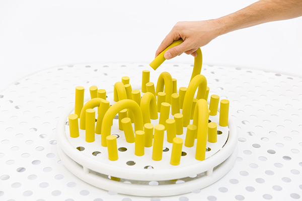 TUBO-孩子乐园空间设计-一个夸张的尺度针板,从2D到3D的感觉。用泡沫填充管和周围的穿孔墙组成的游泳池,旨在鼓励孩子们用泡沫管填充结孔颜色,可以激发孩子的乐趣---酷图编号28