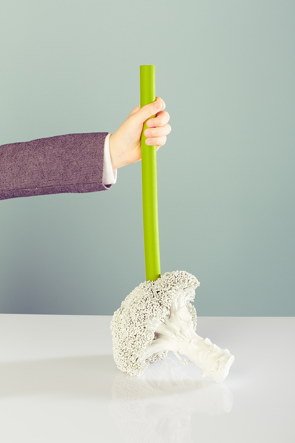 TUBO-孩子乐园空间设计-一个夸张的尺度针板,从2D到3D的感觉。用泡沫填充管和周围的穿孔墙组成的游泳池,旨在鼓励孩子们用泡沫管填充结孔颜色,可以激发孩子的乐趣---酷图编号15