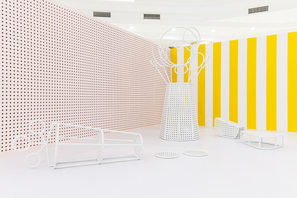 TUBO-孩子乐园空间设计-一个夸张的尺度针板,从2D到3D的感觉。用泡沫填充管和周围的穿孔墙组成的游泳池,旨在鼓励孩子们用泡沫管填充结孔颜色,可以激发孩子的乐趣---酷图编号11