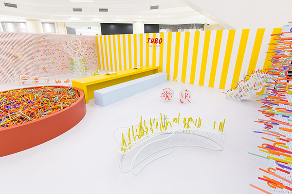 TUBO-孩子乐园空间设计-一个夸张的尺度针板,从2D到3D的感觉。用泡沫填充管和周围的穿孔墙组成的游泳池,旨在鼓励孩子们用泡沫管填充结孔颜色,可以激发孩子的乐趣---酷图编号8
