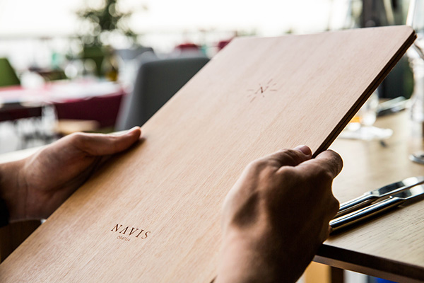 Navis-五星酒店品牌设计-位于克罗地亚奥帕蒂亚,酒店拥有44间客房,每一间都有最美丽的海景,就像你在海上的某个地方,某个地方的某个地方---酷图编号1151155