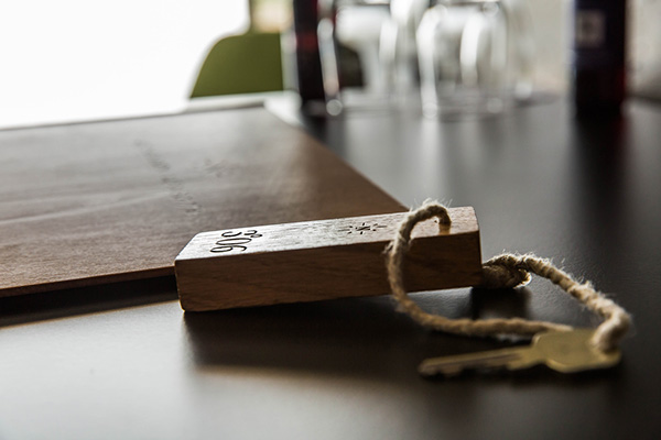 Navis-五星酒店品牌设计-位于克罗地亚奥帕蒂亚,酒店拥有44间客房,每一间都有最美丽的海景,就像你在海上的某个地方,某个地方的某个地方---酷图编号1151156