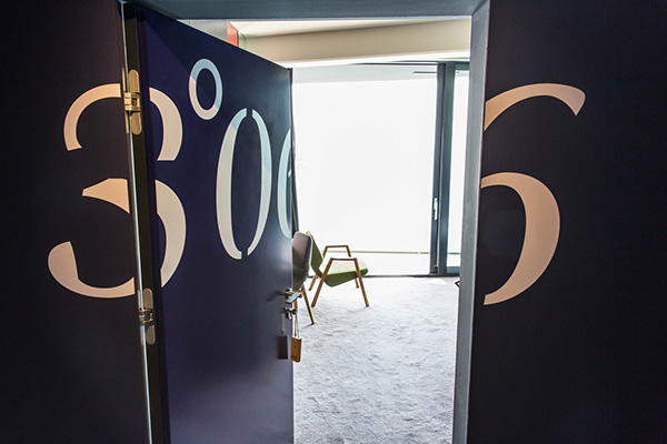 Navis-五星酒店品牌设计-位于克罗地亚奥帕蒂亚,酒店拥有44间客房,每一间都有最美丽的海景,就像你在海上的某个地方,某个地方的某个地方---酷图编号1151158