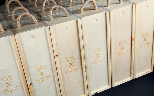 颓废的NAUGHTY NICE巧克力黑啤-一个挑战者的精神气质,毫不妥协的美味的精酿啤酒,仅仅只在圣诞节发行,限量版1323瓶,每瓶750ML,独特的品牌设计---酷图编号11