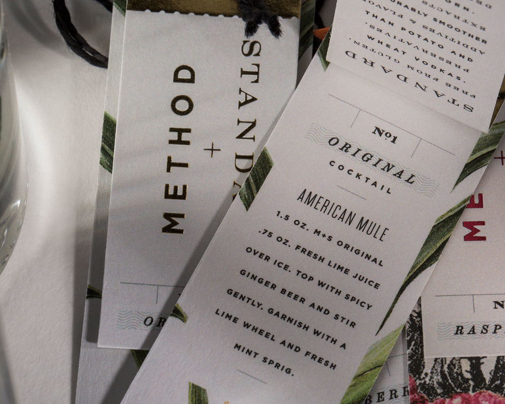 Method + Standard-伏特加酒包装设计-采用新鲜的苹果,肉桂,和成熟的草莓为原料发酵而成。透明的瓶子,闪闪发光的颜色是引诱消费者体验一个精品精神---酷图编号1153239