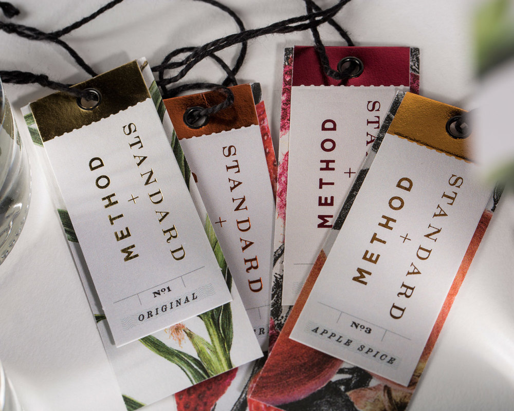 Method + Standard-伏特加酒包装设计-采用新鲜的苹果,肉桂,和成熟的草莓为原料发酵而成。透明的瓶子,闪闪发光的颜色是引诱消费者体验一个精品精神---酷图编号1153240