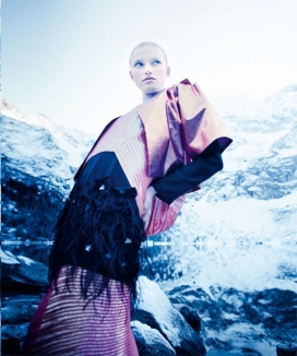 冰美人-Bazaar芭莎波兰-闪闪发光的运动服饰图案视觉盛宴，平易近人的各种感性造型秀