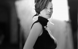 高清晰优雅欧女郎-仙妮亚唐恩黑白礼服壁纸