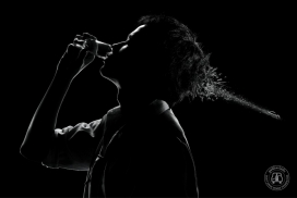 请勿酒后驾车基金会公益平面广告