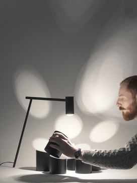 FRAGMENT工作台灯设计-站立镜的光线几乎可以达到房间的任何地方