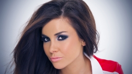 美丽的黑发女郎-伊莫根・托马斯