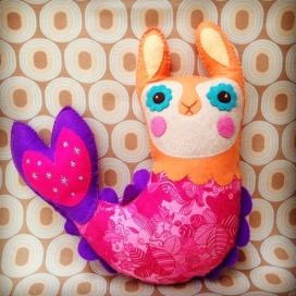 可爱鲜艳毛绒玩具