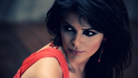 高清女黑发大美女壁纸