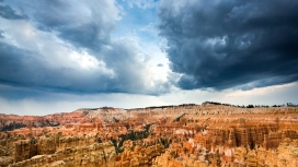 风暴下的戈壁岩石壁纸