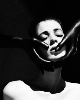 HURRICANES-拉里萨-黑白人像