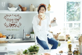 韩国大美女全智贤代言-面包节美食壁纸