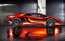 “土豪金”兰博基尼跑车壁纸