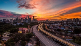 夕阳下的马来西亚吉隆坡城市夜景