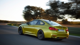 绿黄宝马M4轿跑车侧面壁纸