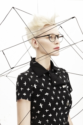 WIRED-眼镜杂志时尚线条人像
