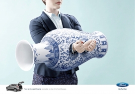 福特Escape掀背式汽车后备箱平面广告