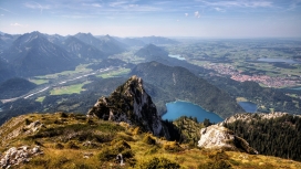 山上树海鸟瞰图