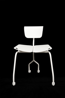 两个简单旋转的一把椅子-重量轻，便于携带