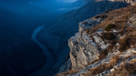 山区河流的边缘