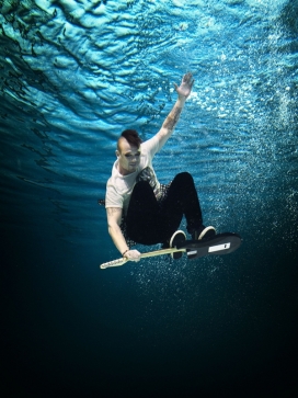 约翰尼-摩尔的水下造型