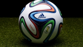 安静的等待-世界杯足球写真壁纸