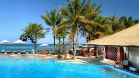 巴厘岛蓝色度假草屋园林