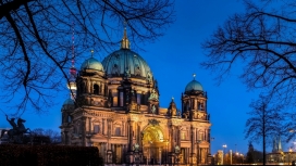 俄罗斯金碧辉煌城堡夜景建筑