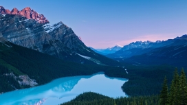 森林山冰蓝色的大海湖泊壁纸