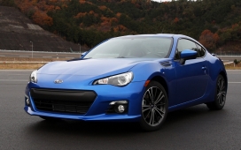 蓝色斯巴鲁BRZ汽车侧前方壁纸下载