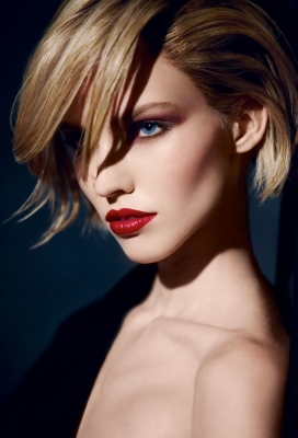 Dior迪奥化妆品2014秋季“战役”-俄罗斯莎莎卢斯模特，美红的嘴唇和烟熏眼影，尽展奢华魅力