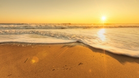 早晨的金色海滩美景