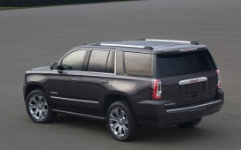 GMC(吉姆西)YUKON XL越野房车尾部桌面壁纸下载