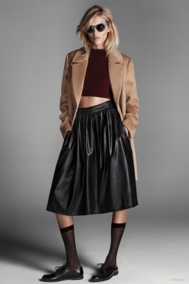 安雅・鲁比克-秋季高级时装外套广告系列