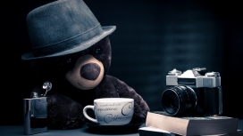 泰迪熊与咖啡杯，复古照相机壁纸