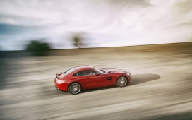 狂野战车-高清晰红色梅赛德斯-AMG-GT跑车壁纸