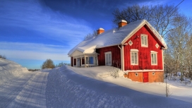 雪路旁边红色小三角屋