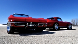 红色华丽雪佛兰-克尔维特复古车壁纸