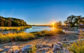高清晰夕阳下的海滩美景