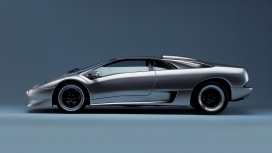 高清晰银色兰博基尼正侧面壁纸