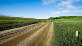 高清晰田野黄泥路美景壁纸