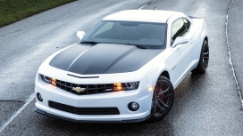 高清晰白色变形金刚大黄蜂汽车壁纸